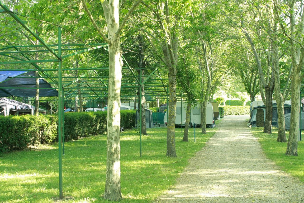 Camping El Pinajarro Hervás Eksteriør billede