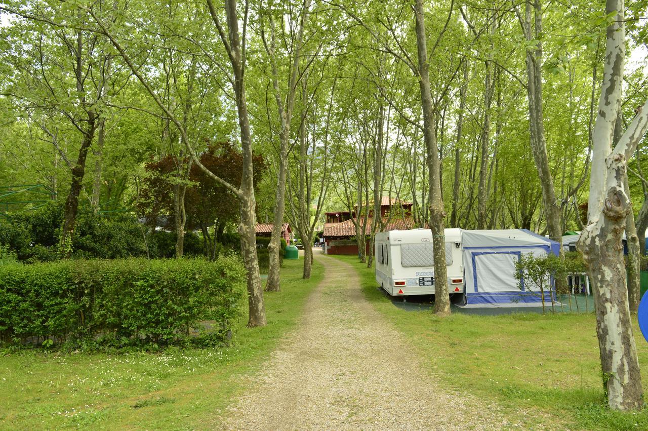 Camping El Pinajarro Hervás Eksteriør billede